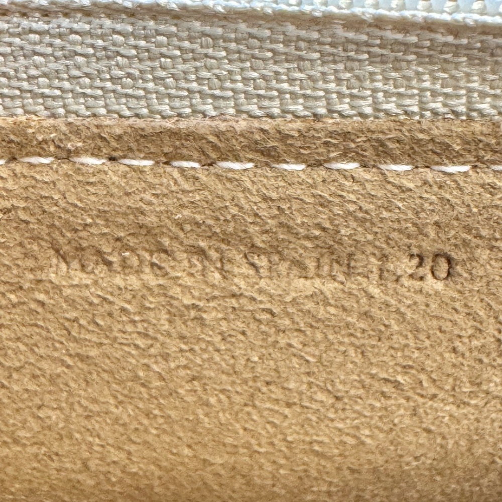 Loewe pouch with COA, box and dust cloth - Picture 9 of 16